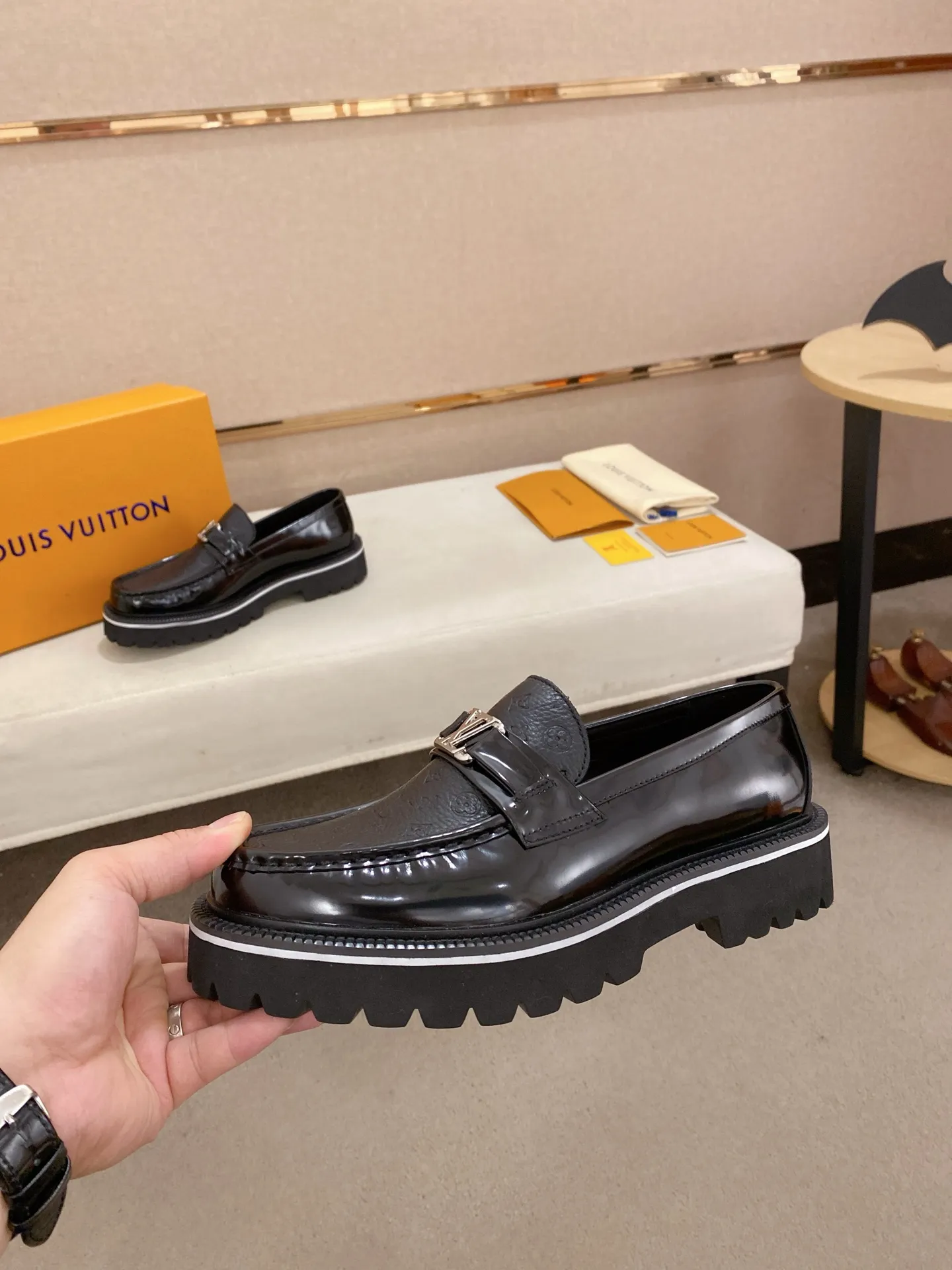Men's shoes💰 580💰🌲 LV's top 🔍🔍 new men's leather shoes 🚹 are on sale at the same time at counters ⚠The uppers are imported cowhide from Italy, the entire imported cowhide lining, imported accessories 💪💪, completely 1⃣️ to 1⃣️ replica 🇮🇹💪 💪, ⚠Sole: The original sole is specially provided by the original factory, the exclusive movable molded sole is super comfortable, ⚠The original factory follows the order, 🔍🔍high quality, you can enter and exit the counter at will, welcome to compare⚠Size: 38-45